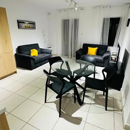 Modern 2br In Near Skate Park